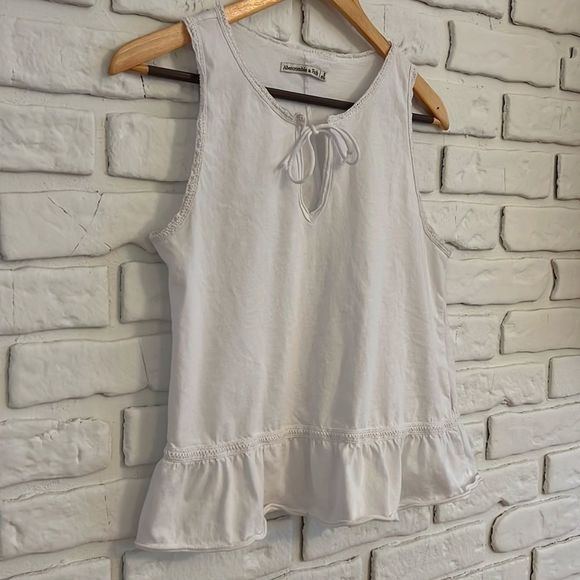 Abercrombie and Fitch ruffled relaxed fit tank top size small - Picture 2 of 8